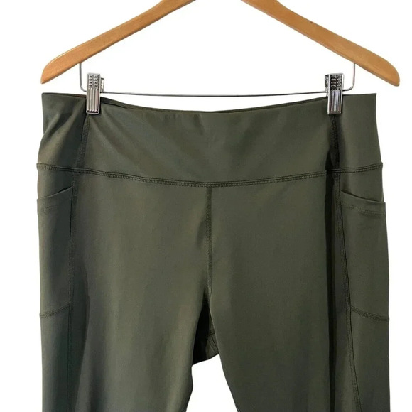 Avia Olive Green Cropped Leggings Plus Size XXL Capri Athletic Workout Stretch P - Picture 2 of 4